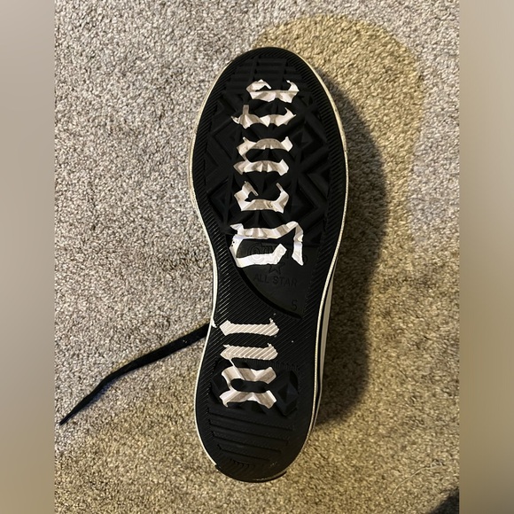 Low top size 7 women’s converse Chuck 70 Low 'Mi Gente Capsule - Bodega Run - Picture 3 of 4